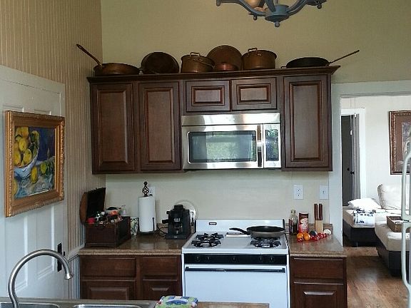 4th image of 922 Bath St