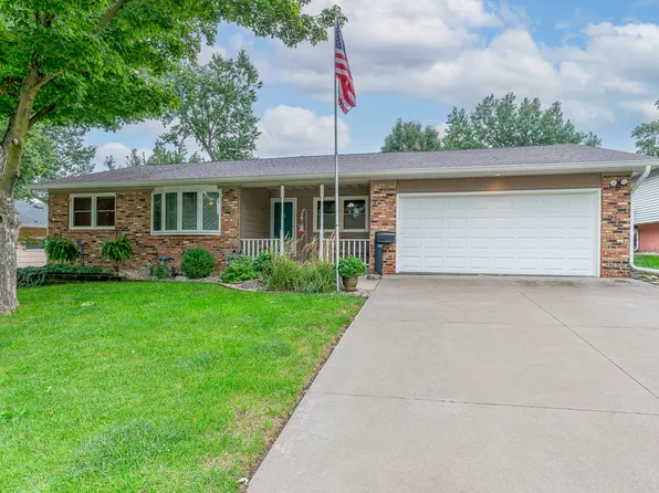 1017 Mount Vernon Dr, Davenport, IA 52806