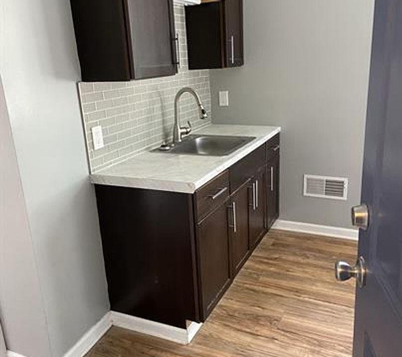 2nd image of 1055 Plymouth Ave S APT 6