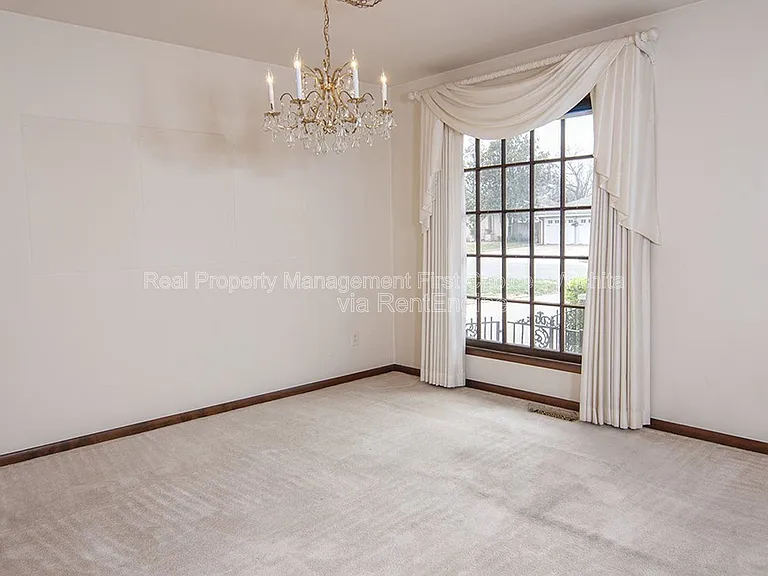 244 N Live Oak Ln — Photo 8