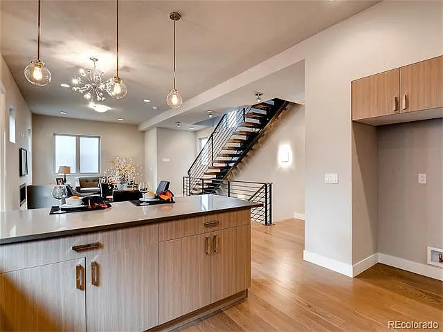 167 W 10th Ave — Photo 9