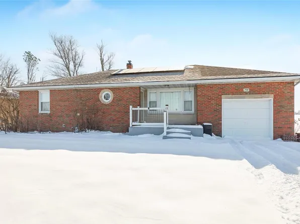 706 W Center St, Brighton, IL 62012