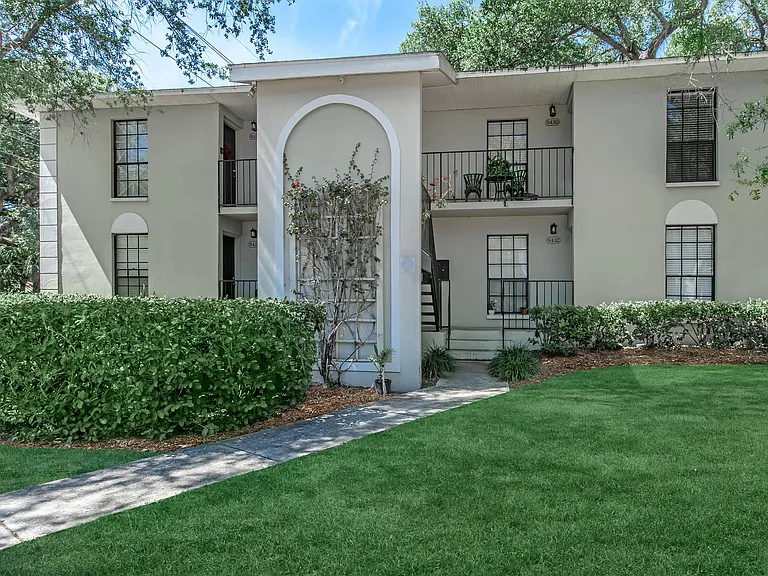 Grand Oaks — Photo 10
