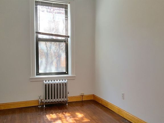 4th image of 2421 41st St APT 1R
