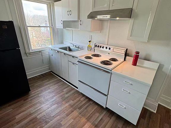 2nd image of 21 Oakwood Rd APT 2