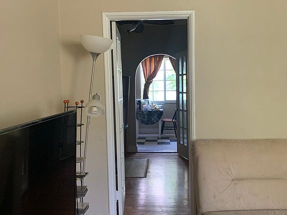 4th image of 1227 Meridian Ave APT 4