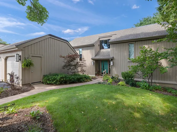70 Cedar Rdg APT C, Lake Barrington, IL 60010