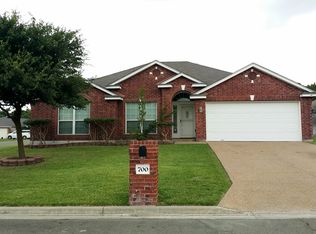 700 Pebble Creek Dr, Hewitt, TX 76643