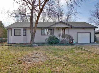 927 E 43rd St S, Wichita, KS 67216