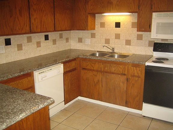 3rd image of 6129 Oakgreen Cir