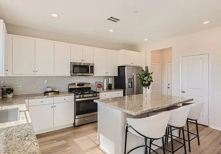30063 Arroyo Springs St — Photo 3