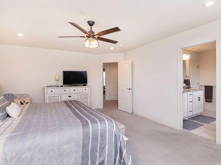 6787 Oakcrest Dr — Photo 24