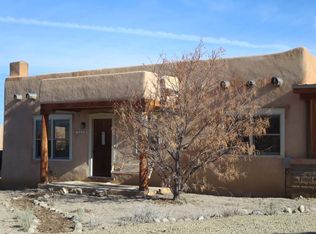 1305 Temargo Rd, Taos, NM 87571