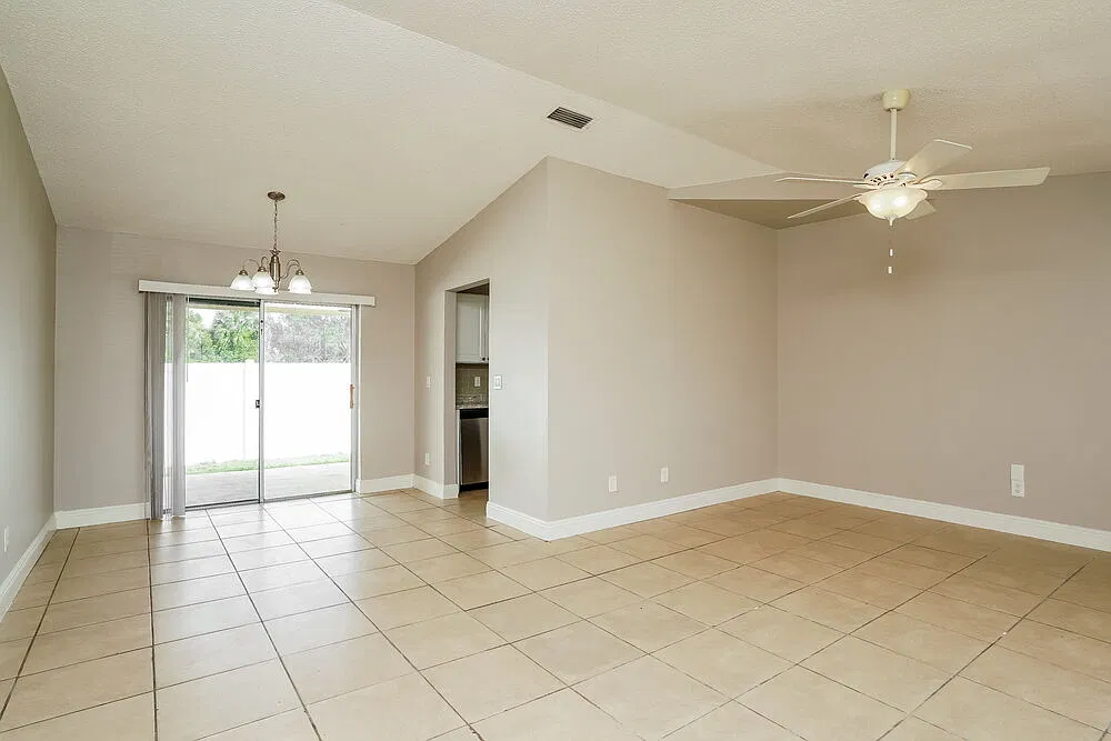 3 bed, 2.0 bath, 1311 sqft, $2,490 — Photo 3
