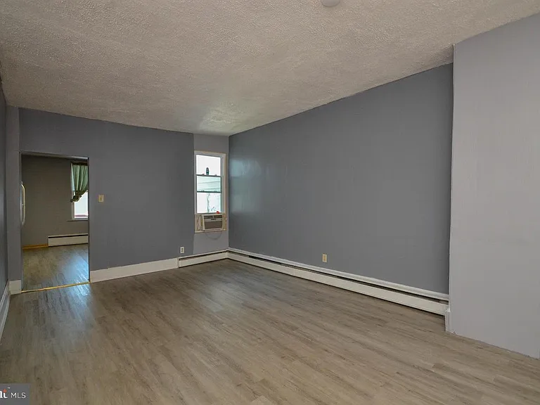 712 Laurel Blvd — Photo 5