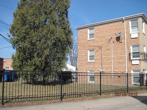 3rd image of 6556 N Northwest Hwy APT Gn