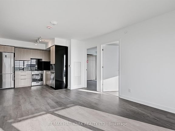 3rd image of 501 Yonge St #5212