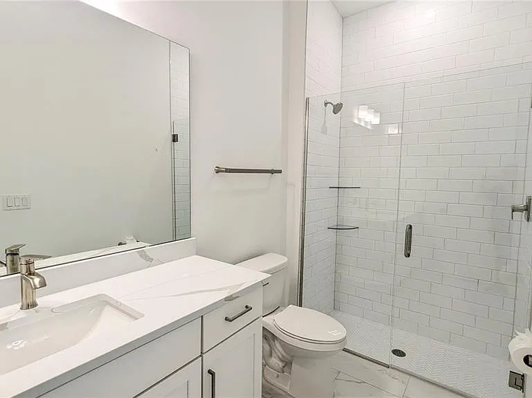 15614 Vetta Dr — Photo 15