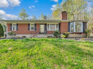 1065 Cain Dr, Vinton, VA