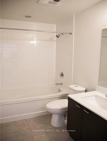 30 Roehampton Ave #2101 — Photo 13