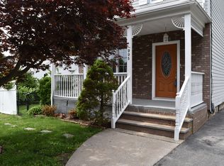 995 Linda Ave, Thornwood, NY 10594