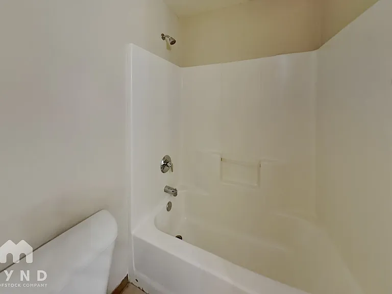 1120 S Clifton Ave — Photo 17