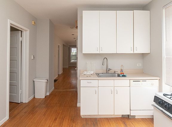 4th image of 1944 N Winchester Ave #1