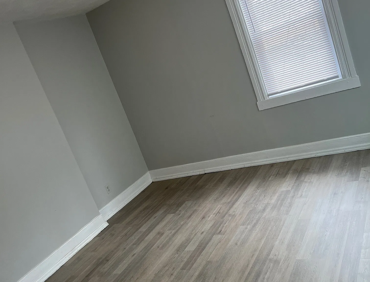 2 bed, 1100 sqft, $1,498 — Photo 1