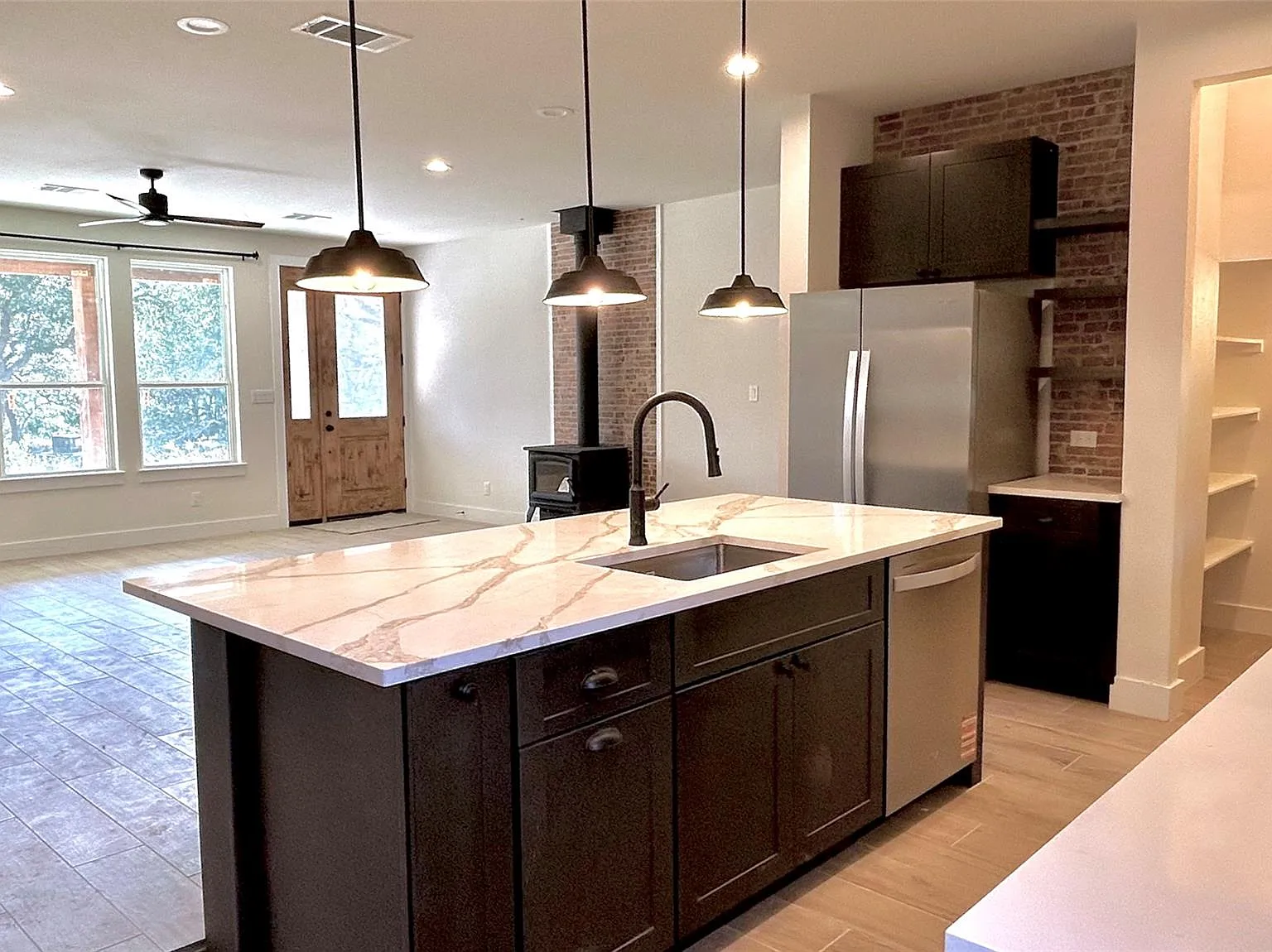 3 bed, 3.5 bath, 2375 sqft, $4,000 — Photo 4
