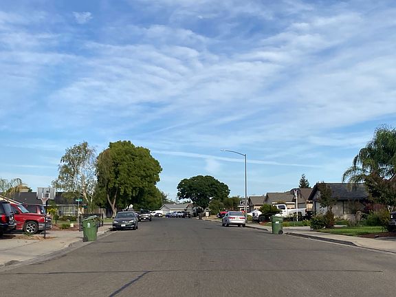 5th image of 320 Manzanita Dr