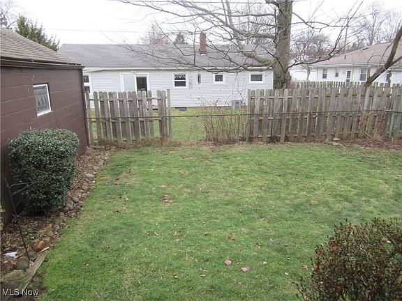 2nd image of 237 E Boxwood Ave