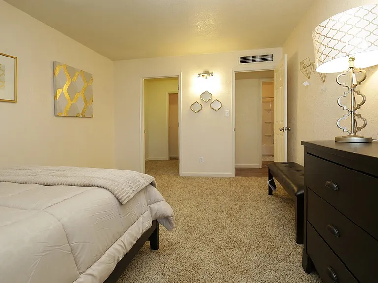 Vista Village Apartments — Photo 14