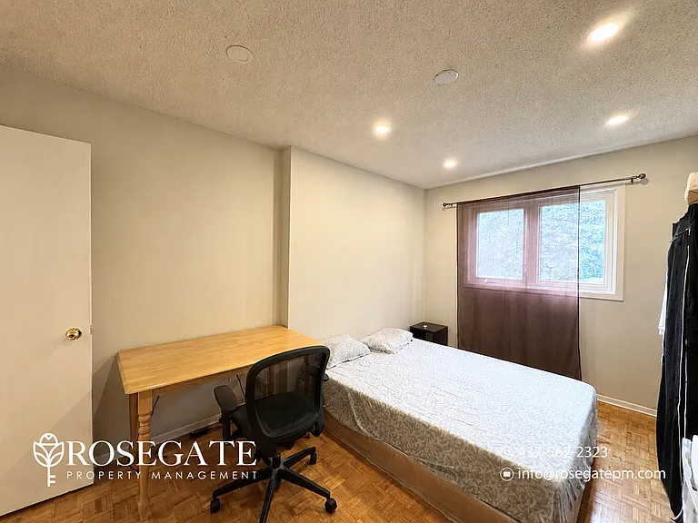 54 Roseville Dr #B — Photo 7