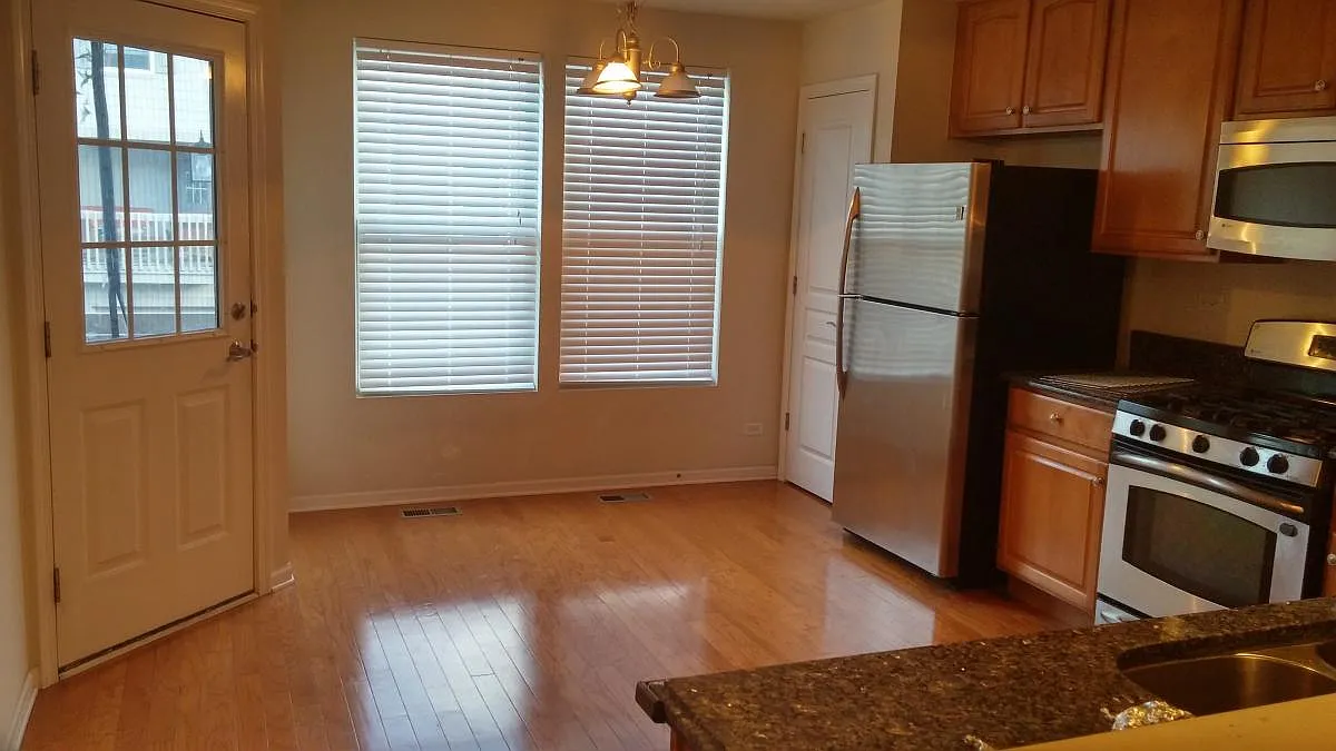 3 bed, 2.5 bath, 2100 sqft, $2,850 — Photo 3