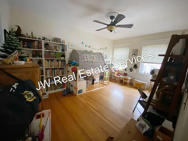 70 Strathmore Rd #B — Photo 6