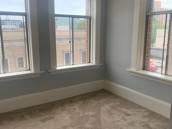 3rd image of 498 25th St #13