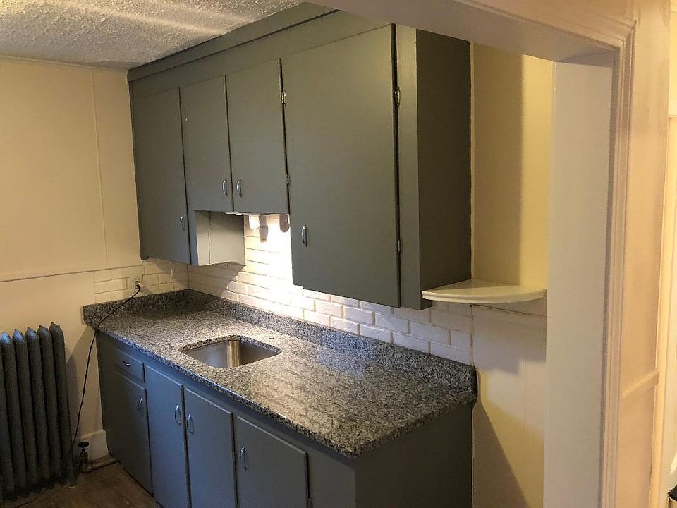 Kitchen Granite and cabinets