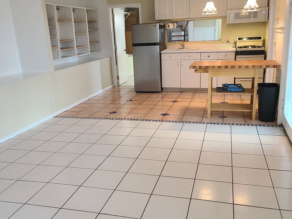 1st image of 5831 Adelaide Ave #1