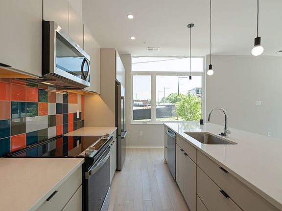 4th image of 521 Mangum St #15