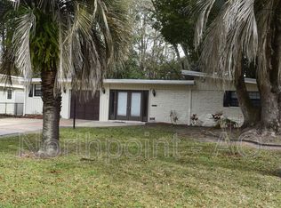 1615 Louvre Dr, Jacksonville, FL 32221