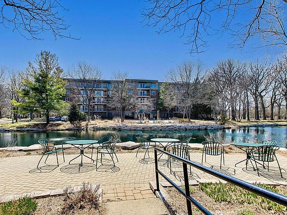 3rd image of 3940 W Bryn Mawr Ave APT 501