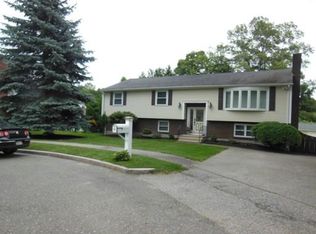 20 Old Colony Dr, Wakefield, MA 01880