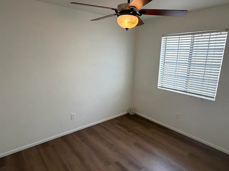 1543 W 12th Ln — Photo 10