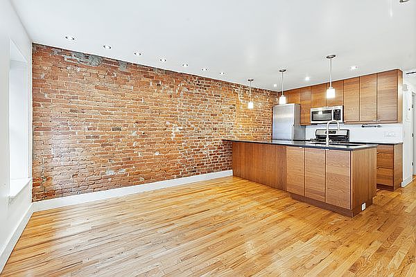 1st image of 29 W 131st St