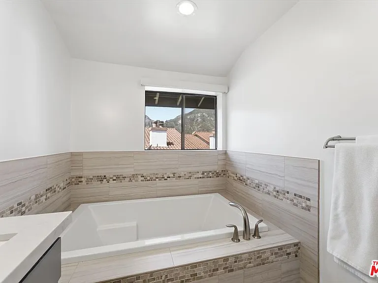 1544 Michael Ln — Photo 33