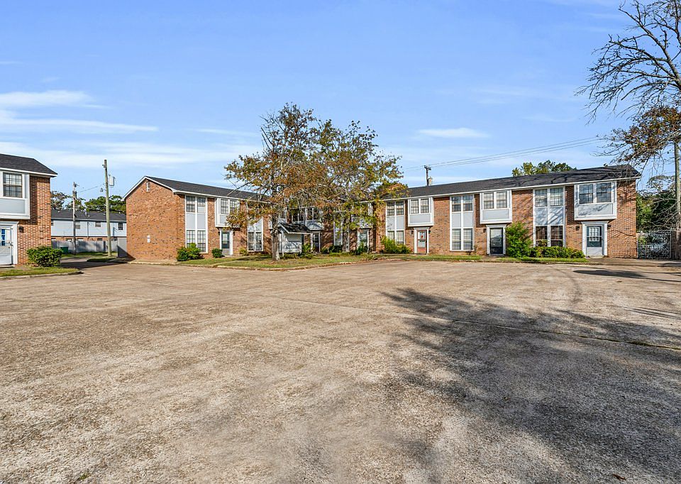 1st image of 320 11th St N #2