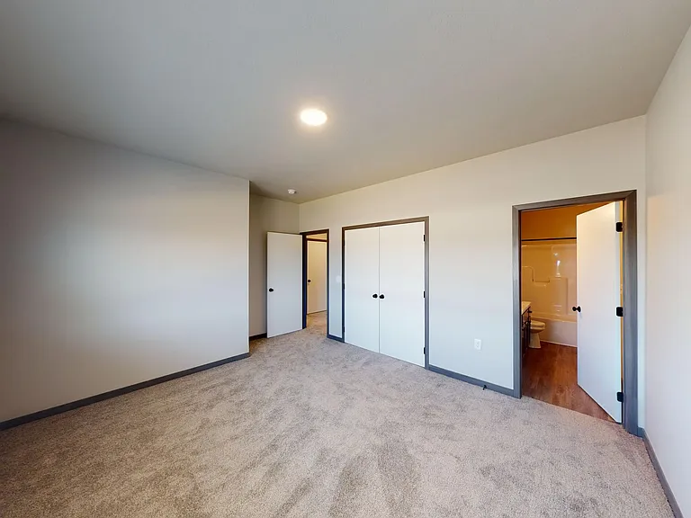 5800 Sunnybrook Plz — Photo 30