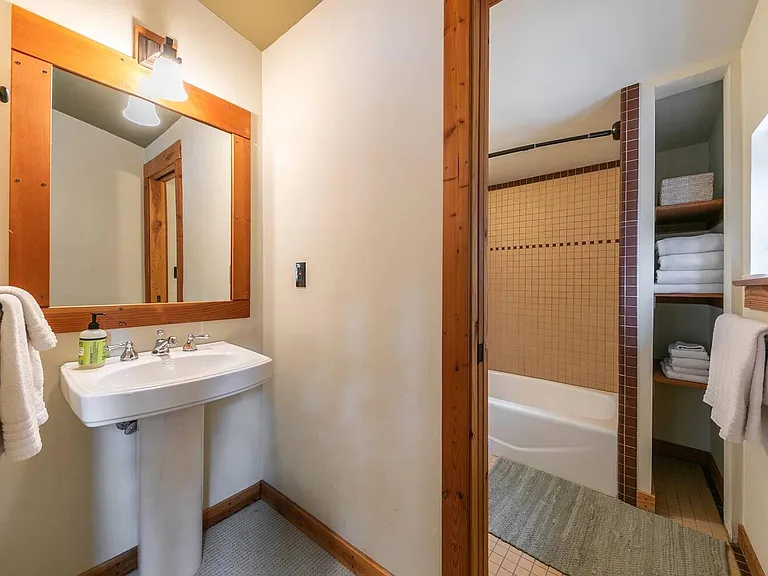 425 William Hurd — Photo 24