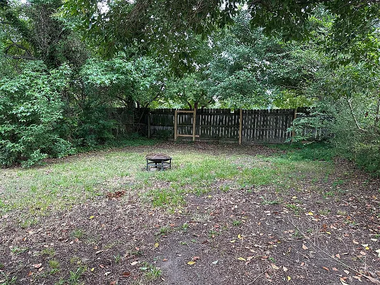 241 Woodview Ave — Photo 7