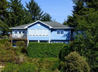 2526 NE Douglas St, Newport, OR 97365
